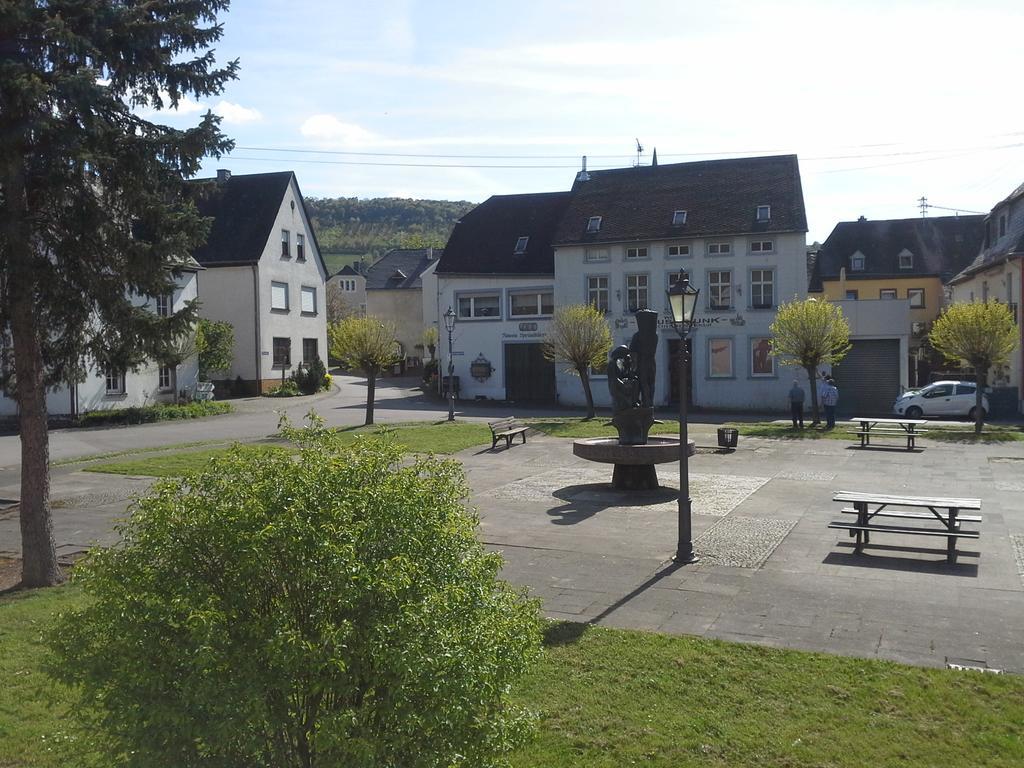 Weinhaus Kurtrierer Hof Leiwen Exterior foto